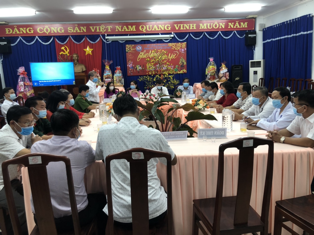 Hình ảnh các ban ngành đoàn thể, Lãnh Đạo Huyện thăm chúc tết TTYT Phú Giáo